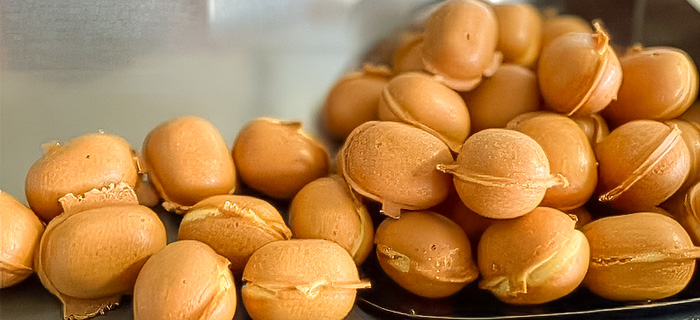 焼きたてふわふわ〜、冷めても美味しいベビーカステラ。小さなお子様も安心して食べられるはちみつ不使用。